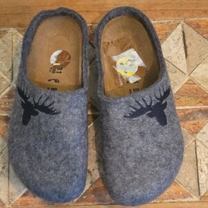 Birkenstock Kids Grey Felt Slip-On Clogs with Moose Motif